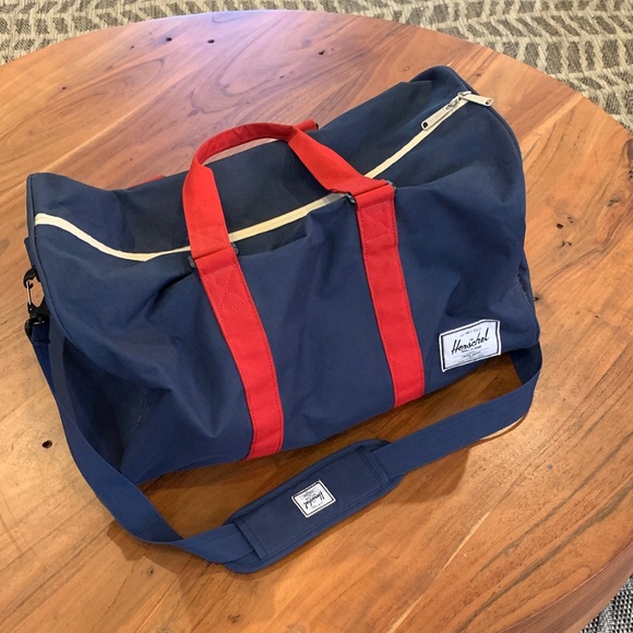 ☀️ Used Herschel Supply Company Blue and Red Duffel Bag - Picture 3 of 14